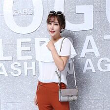 喇叭袖拼接气质优雅韩版V领百搭纯色2021年夏季套头蕾丝衫/雪纺衫，女装蕾丝衫/雪纺衫，奕阳依阁