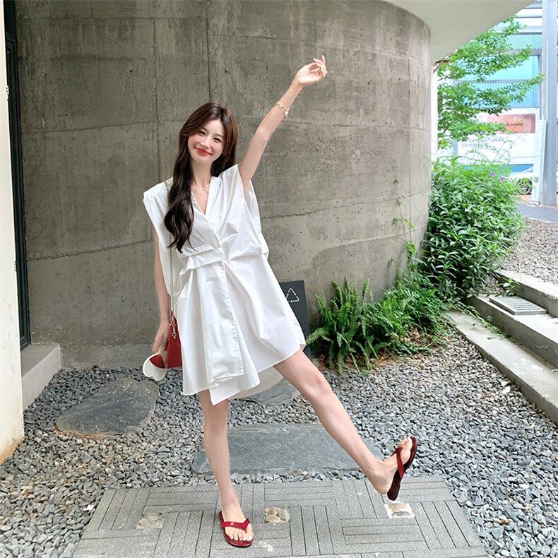 温柔风无袖白色连衣裙女2025年夏季新款百搭设计感褶皱V领衬衫裙,女装连衣裙,1D066-1
