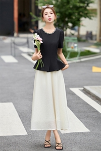 2025夏新款韩版高级感时尚钉珠圆领收腰上衣显瘦半身裙两件套女图片