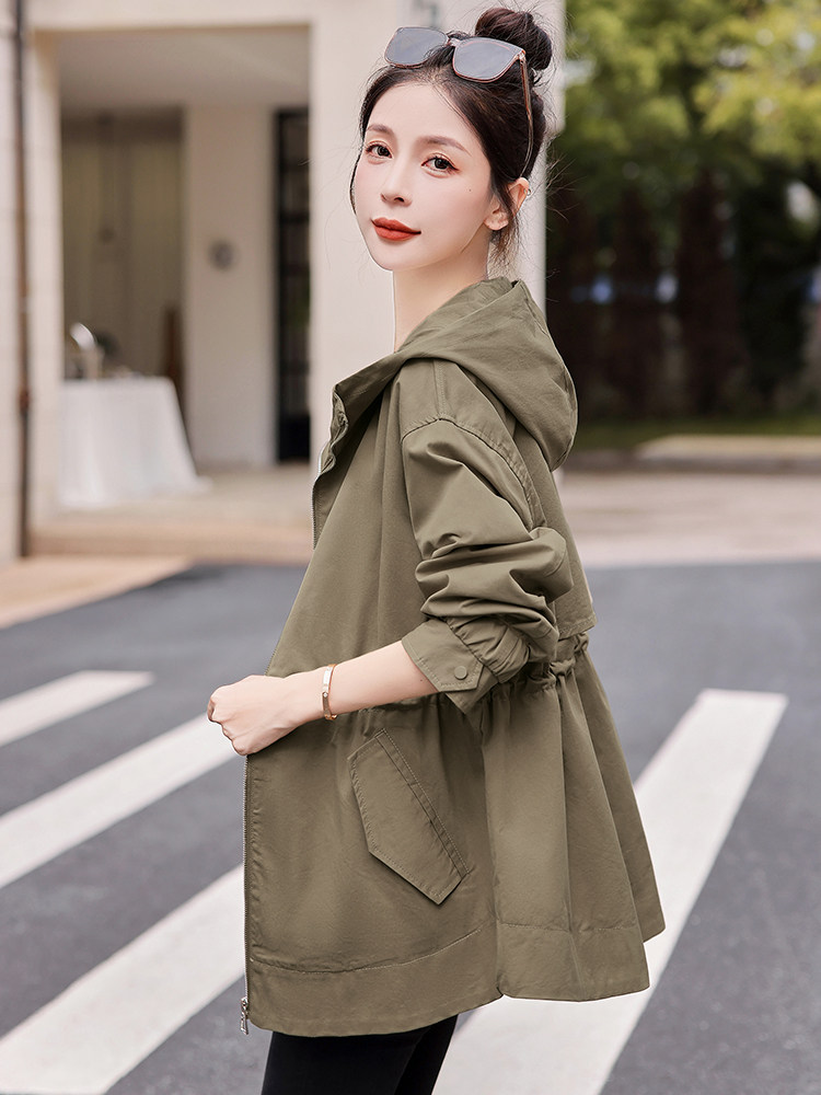 小个子休闲连帽风衣外套女秋季新品卡其色英伦风短款大衣时髦,女装风衣,梦懿尔