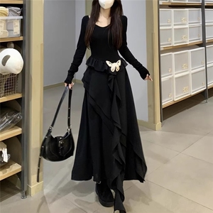 大码高级感小黑裙不规则长袖连衣裙女秋季新款胖MM显瘦收腰长裙子图片