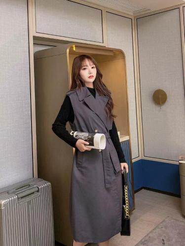 现货 秋款上新 长款马甲。，女装马夹，雪莉雷拉