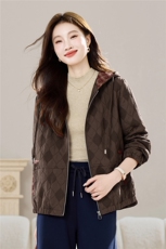 现货2026春秋季新款时尚中老年妈妈装短外套上衣格子女士风衣，女装短外套，璐依舞