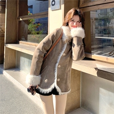 现货新款皮毛一体加厚外套25134P190K288，女装短外套，2D035