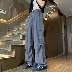 深灰色
