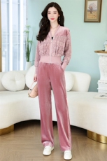 现货2023春装新品时尚两件套金丝绒蕾丝拼接套装，女装套装/套裙，依路服饰