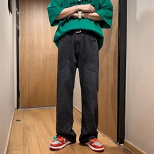 黑色
