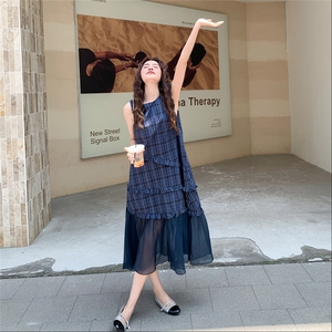 清冷艺术感穿搭格纹连衣裙女夏2025新款独特漂亮巨好看拼接鱼尾裙图片