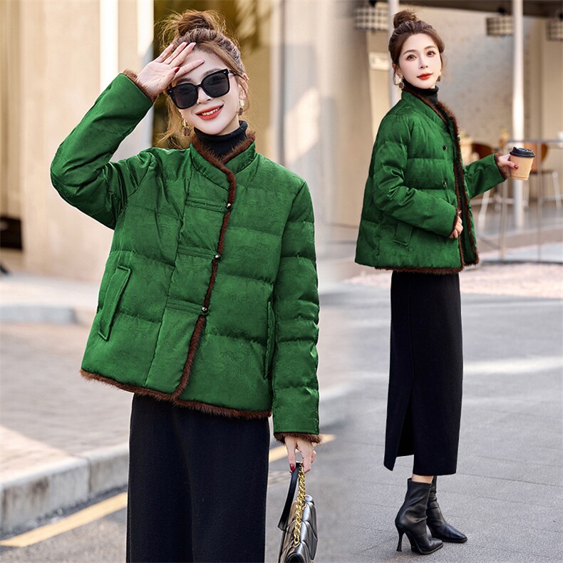 新中式G风羽绒服女2025冬新款今年流行独特漂亮短款红色盘扣外套,女装羽绒服,伊仟回