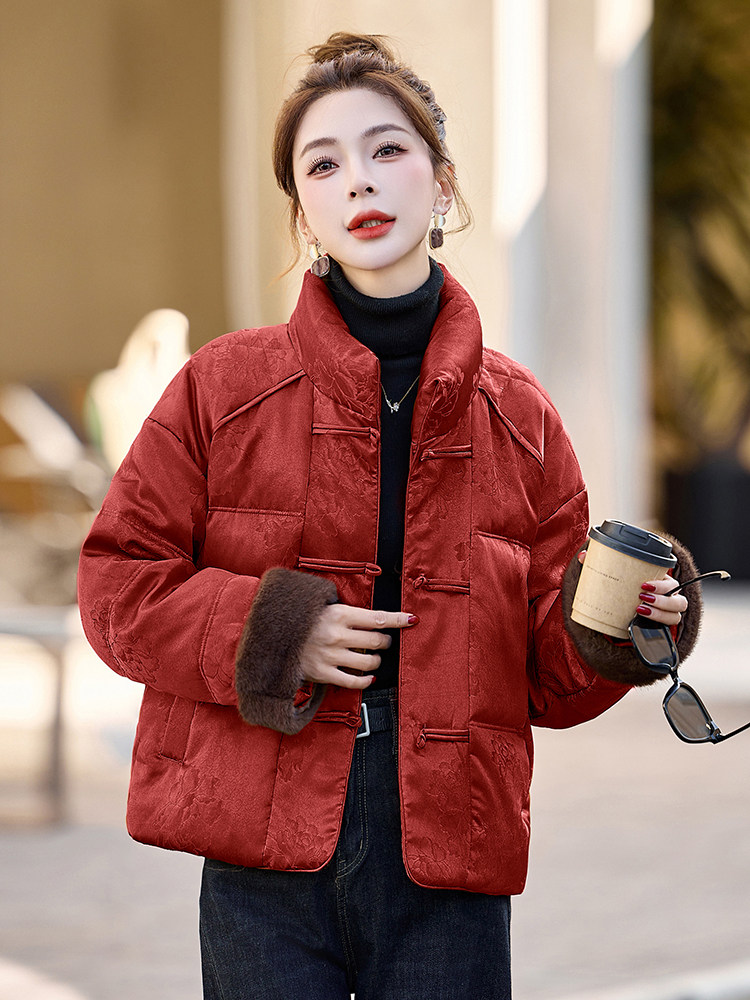新中式国风短款羽绒服女2024冬新款减龄漂亮洋气黄色盘扣保暖外套,女装羽绒服,伊仟回