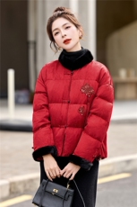 2025冬装新款简约时尚新中式钉珠毛领羽绒服，女装羽绒服，沁沁公主