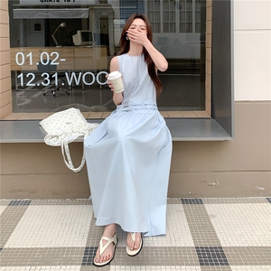 《现货26夏上新》清新蓝色宽松休闲遮肉遮胯无袖连衣裙女图片