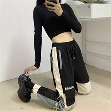 黑色