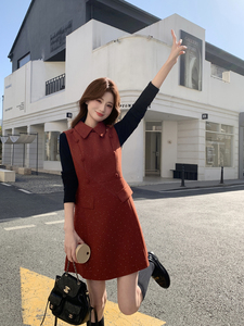 现货韩系高级感红呢料马甲+针织打底套装女2026春装新款两件套裙图片