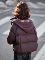 现货2025冬季新款针织可脱卸毛线帽格子拼接减龄休闲羽绒服女，女装羽绒服，深水步