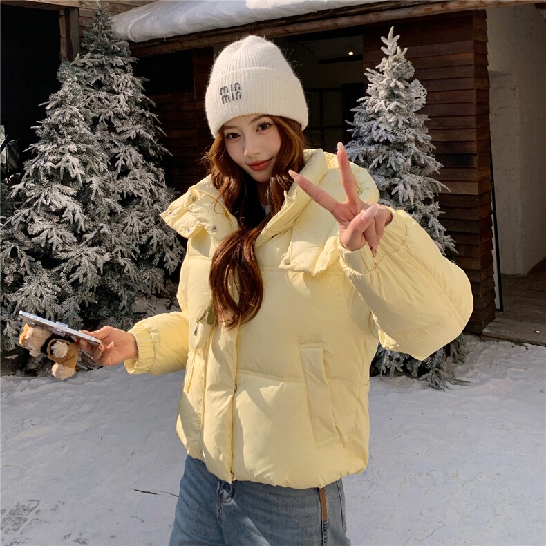 现货2025冬季新品小辣椒装饰休闲短款连帽羽绒服外套,女装羽绒服,乐吉娜