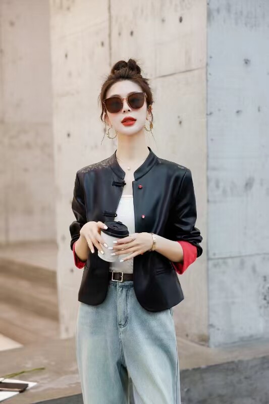 2025年秋季海宁皮衣女百搭盘扣立领袖口拼接短装新中式皮外套,女装皮衣,泰合衣坊
