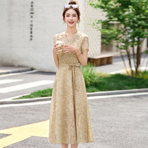 印花连衣裙女夏季2025新款高级感小个子气质收腰显瘦v领夏日裙子图片