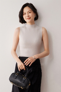 秋冬新款洋气时尚百搭显瘦女款一线成衣半高领无袖衫图片