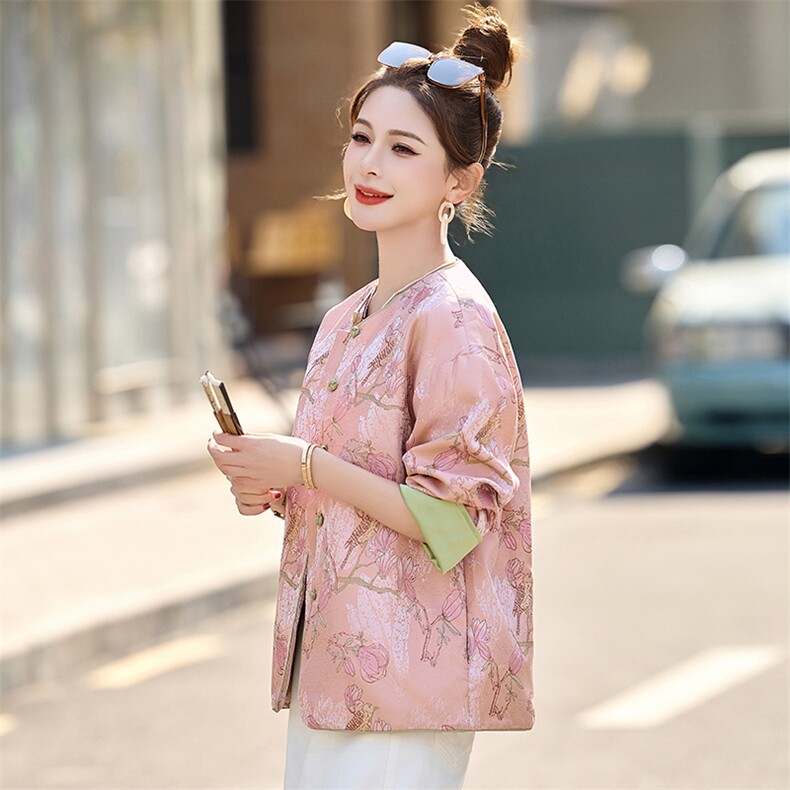 粉色新中式盘扣圆领外套女2025春秋新款精致提花休闲气质百搭上衣,女装短外套,依如秀(原杭风阁)