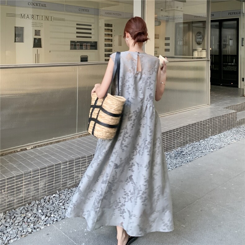 灰色提花无袖连衣裙女夏2025新款后背镂空设计感背心裙爆款流行,女装套装/套裙,维壹