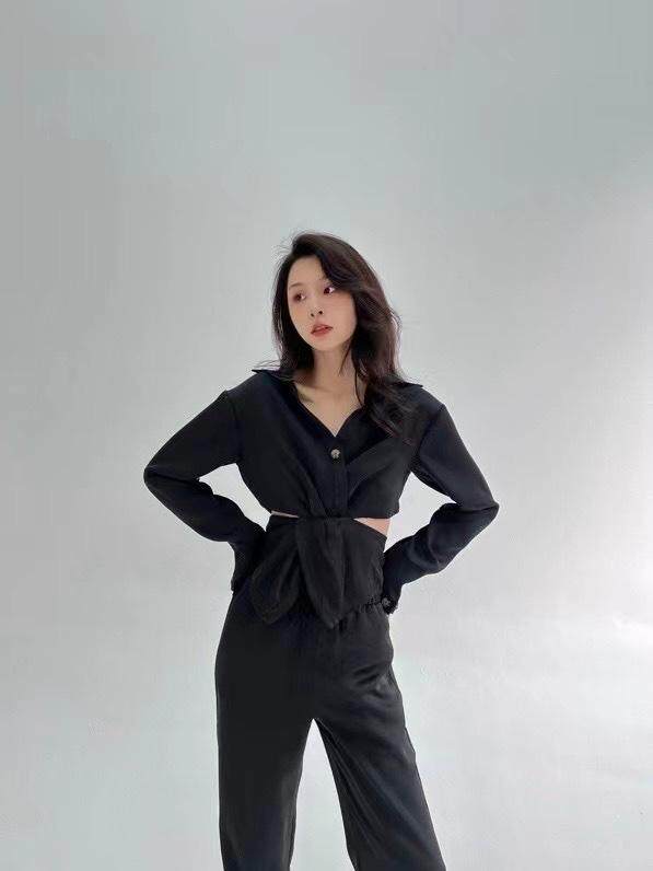 结构主义交叉露腰绑带衬衫套装，女装衬衫，HE