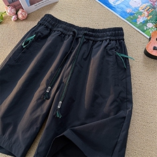 黑色
