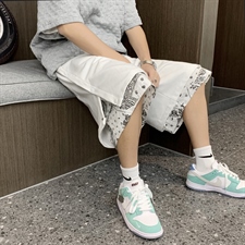 白色
