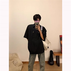 黑色