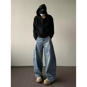 美式复古水洗做旧擦色弯刀工装牛仔裤男高街宽松休闲阔腿直筒裤子,宽松吊带裤搭配什么鞋子图片