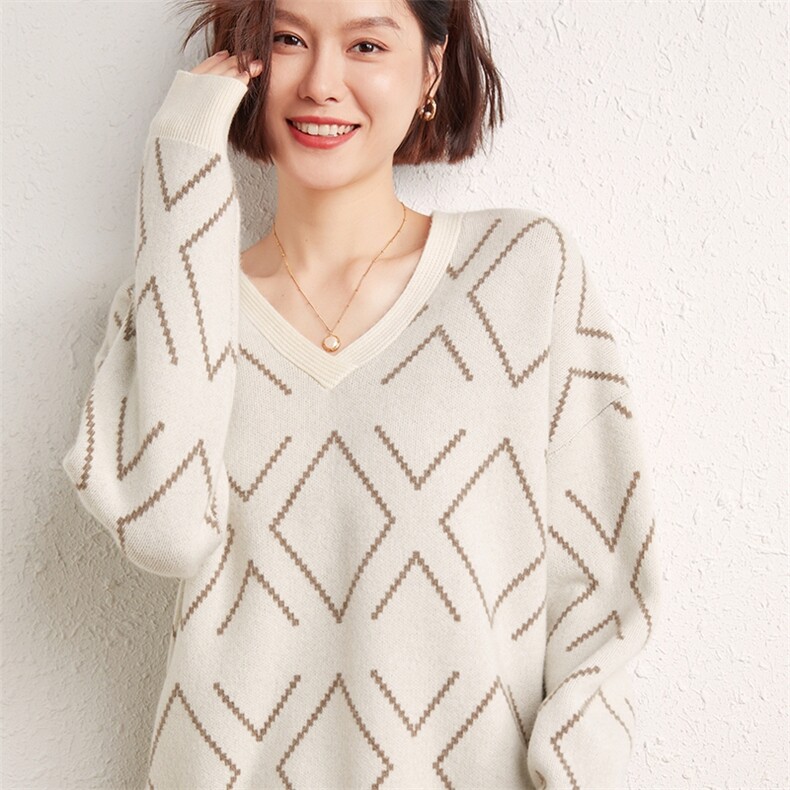 秋冬新款时尚百搭V领羊绒衫舒适保暖显瘦菱形格纹毛衣，女装羊绒衫，雅之冉羊绒