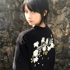 黑色