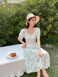 夏季刺绣花纹连衣裙图片