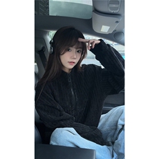 黑色
