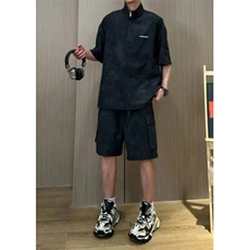 黑色