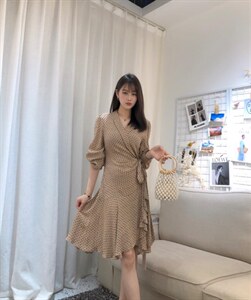 DINO BlENS/秋款上新
不规则连衣裙百搭款图片
