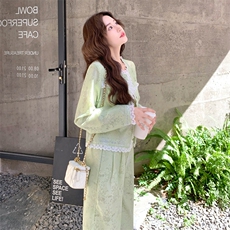 现货2025年秋季新款花边拼接套装，女装套装/套裙，含赞