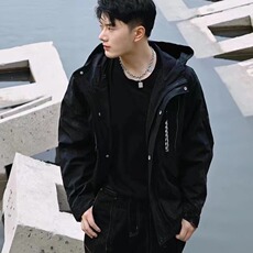 黑色