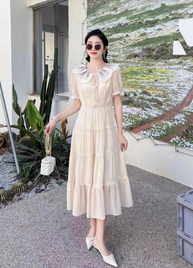 [现货]刺绣娃娃领收腰款连衣裙，两色、三码，女装连衣裙，依柏璐(1F)