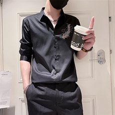 黑色