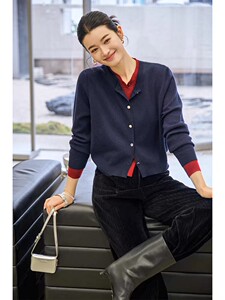 时尚百搭女士秋冬羊毛开衫 红色显瘦短款针织外套图片