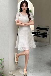 方领镂空连衣A字裙2025夏季新款小香风小个子高级感气质女神裙子图片