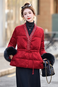 现货2026年冬季短款新中式真狐狸毛重工收腰显瘦羽绒服图片