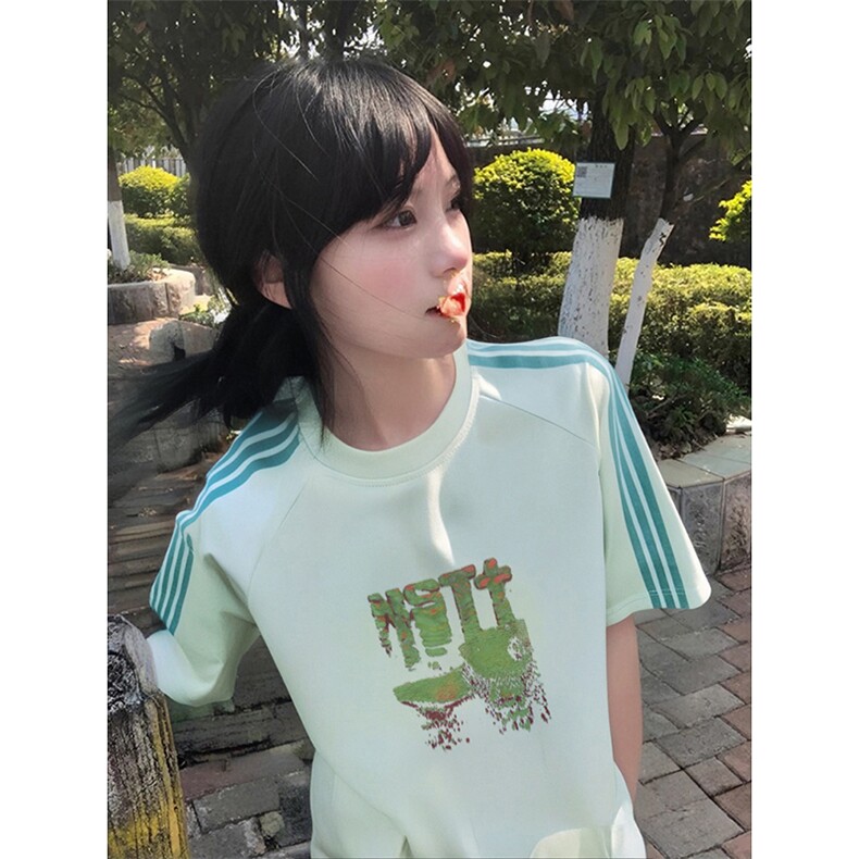 抖音得物品质二开240克宽松纯棉美式潮牌印花三条杠中性风短袖T恤,男装T恤,电商A486