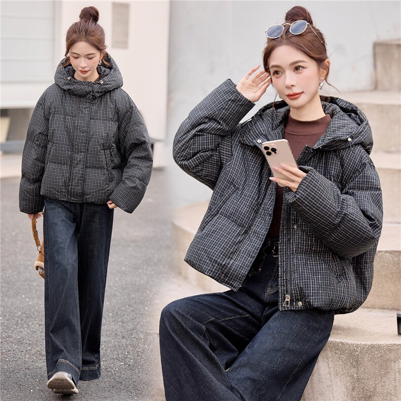 现货白鸭绒2025年冬季宽松短款连帽羽绒服，女装羽绒服，布依丽人