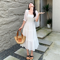 现货新款夏季法式复古气质方领度假宽松高级感长款高腰连衣裙，女装连衣裙，然然