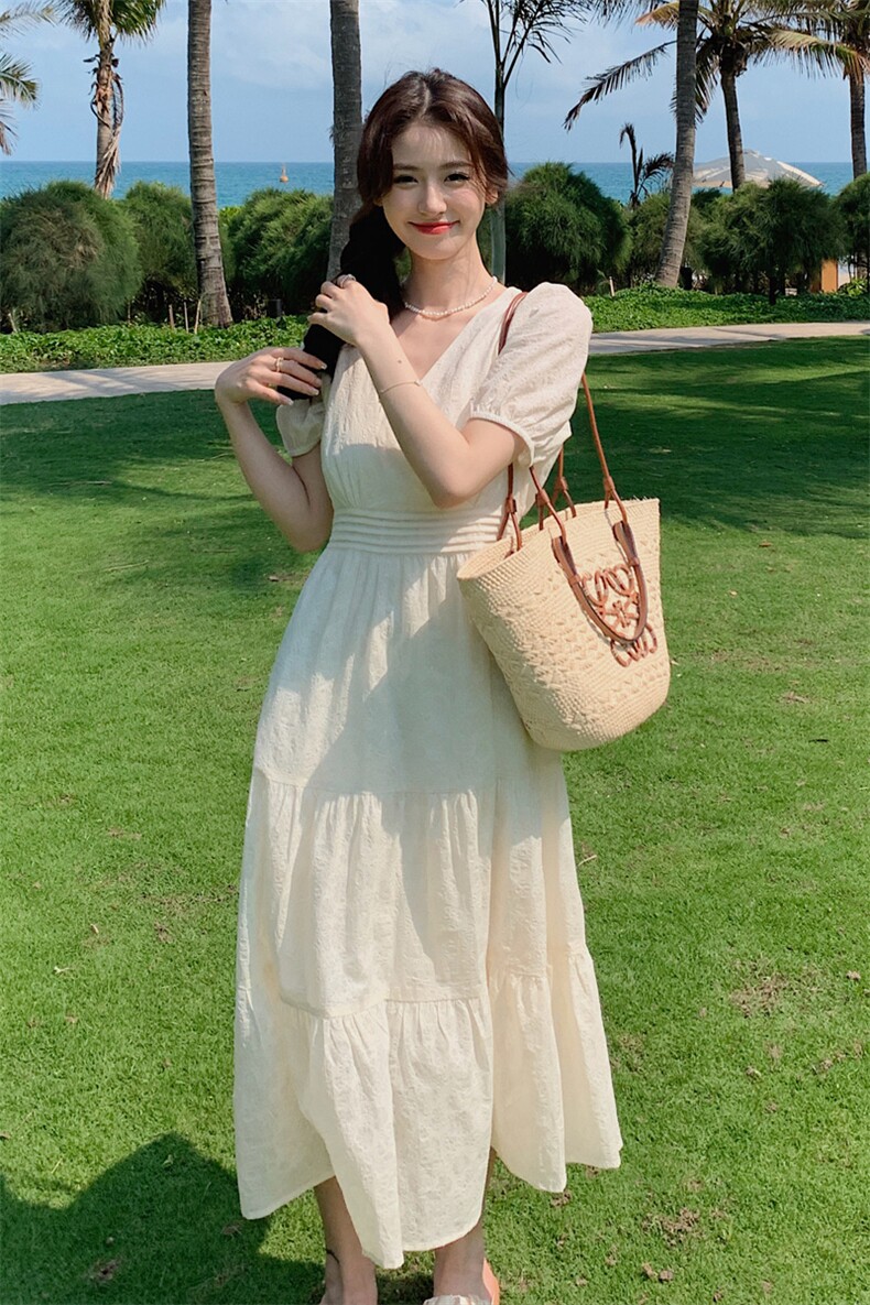 泡泡袖V领连衣裙女2025夏季新款收腰显瘦气质法式桔梗初恋长裙,女装连衣裙,天丽