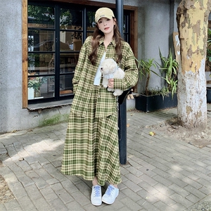 高级感穿搭复古英伦风绿色格子衬衫套装女初春秋好看半身裙两件套图片