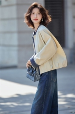 2025秋季新款牛仔拼接宽松遮肉夹克外套，女装短外套，深水步