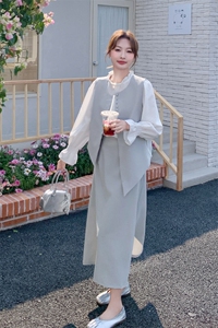 现货2D078-T1928-P185K268木耳边衬衫+马甲+半裙三件套装图片